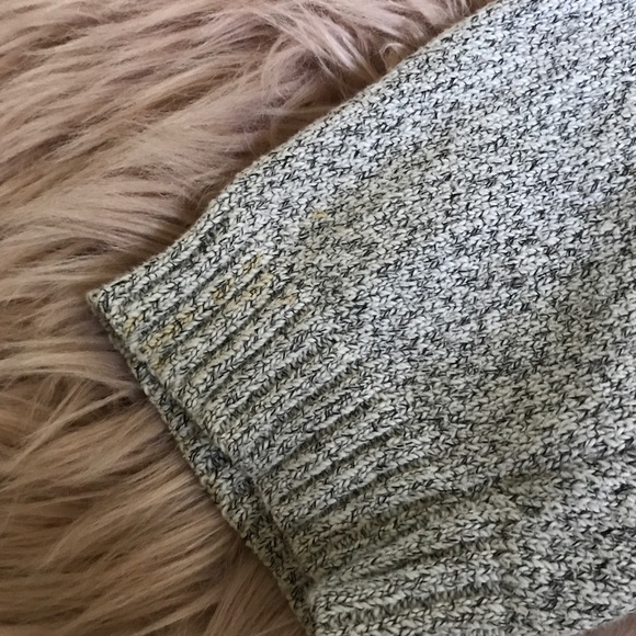 Brandy Melville Sweater - Picture 3 of 5